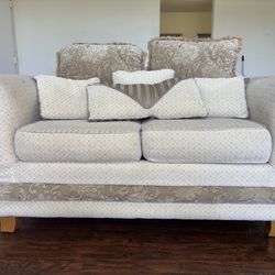 Great Condition Couch With Pillows!