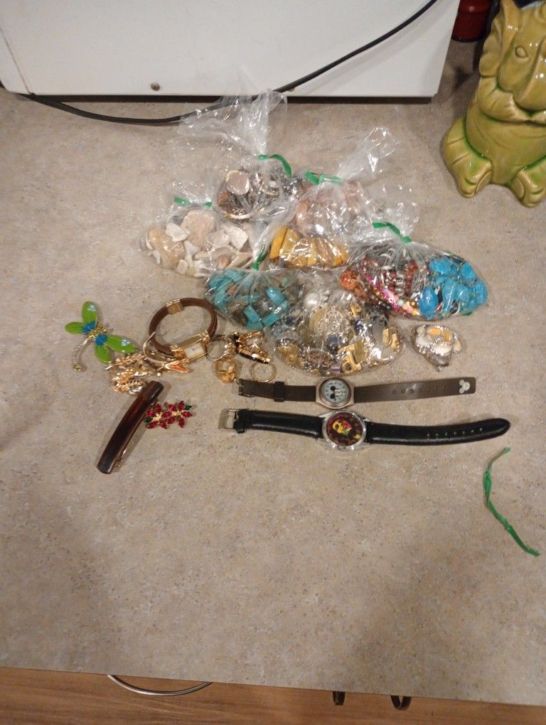 Costume Jewelry Earrings Bracelets Necklaces Rings Pendants Etc Charms