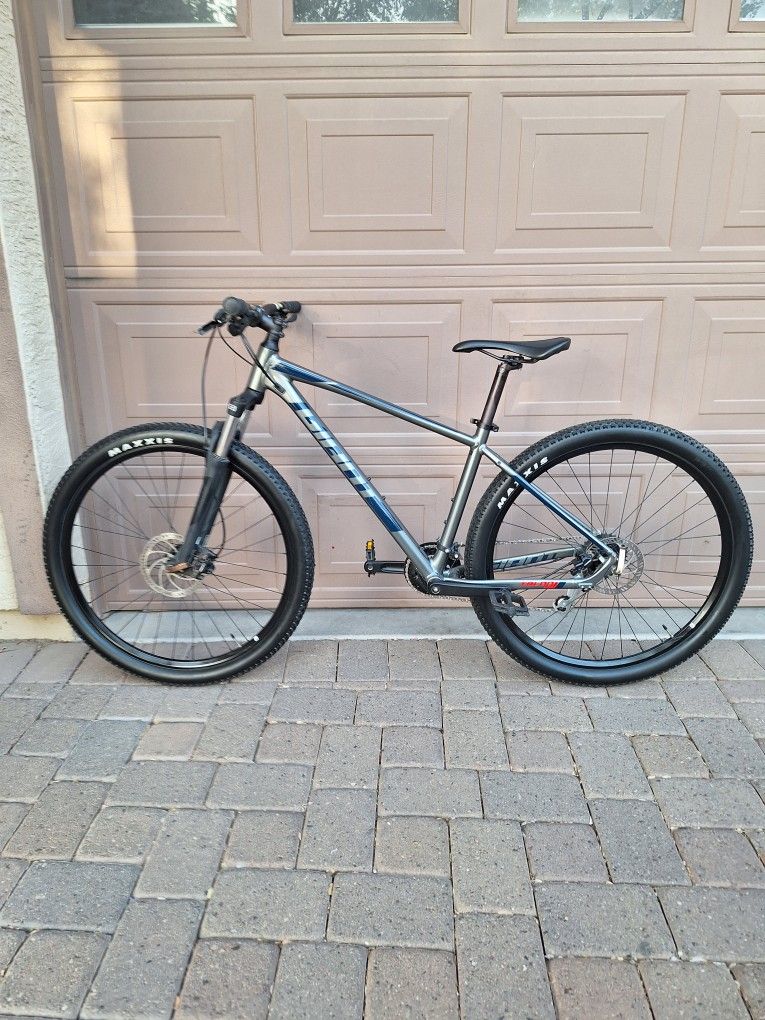 GIANT TALON 2 MOUNTAIN BIKE 29 ER LIKE NEW ( CHECK MY OTHER BIKES)