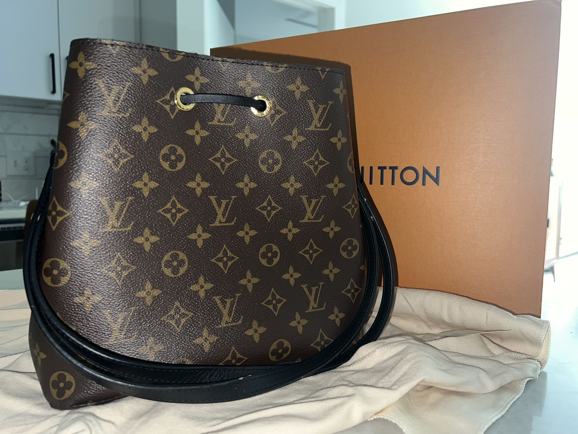 Louis Vuitton NeoNoe Bag