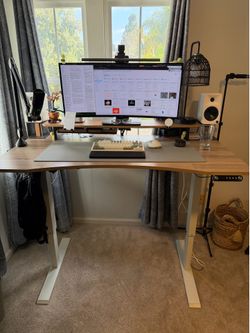 Electric standing desk