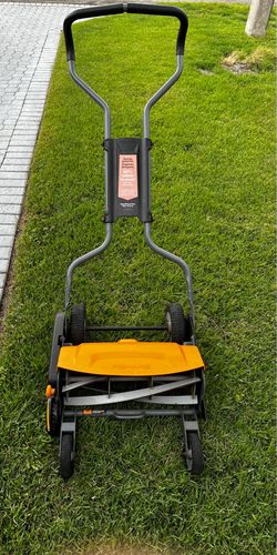 Fiskars 18 in. Walk Behind Lawn Reel Mower
