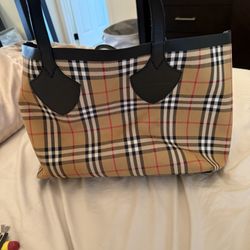 Burberry Purse 