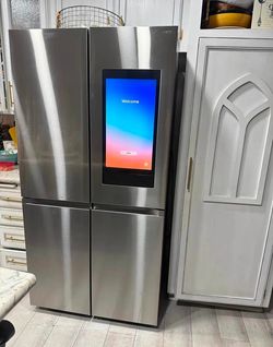 Samsung Bespoke 4-Door Flex Refrigerator with AI Family Hub+ (Stainless Steel)