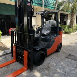 Toyota Forklift 10,000 LBS