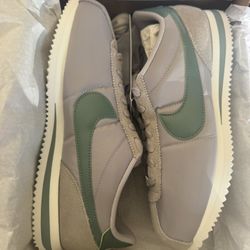 NIKE NIKE CORTEZ TXT COLLEGE GRIEY
