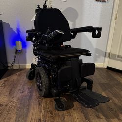 Quantum edge 3 stretto power chair