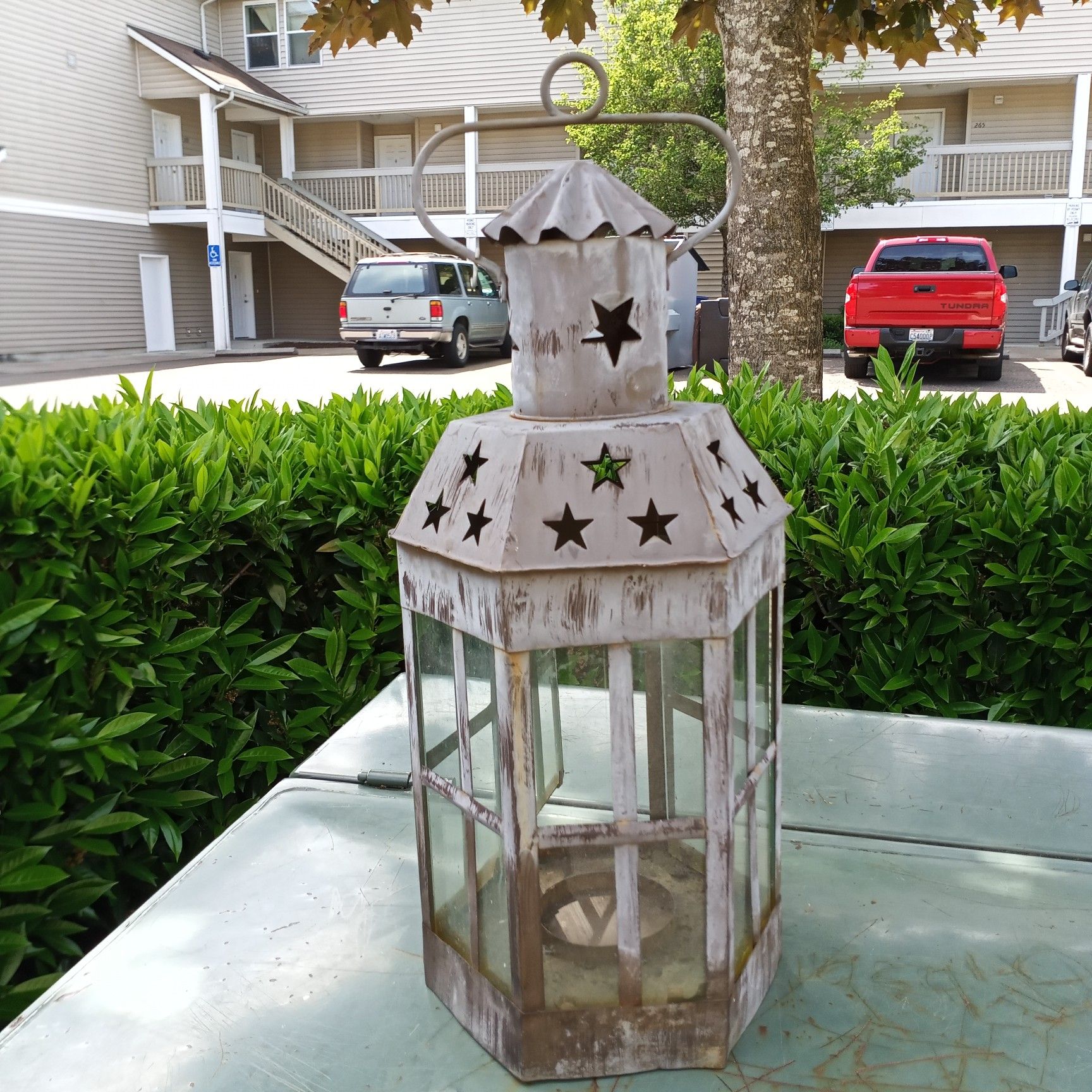 Lantern candleholder