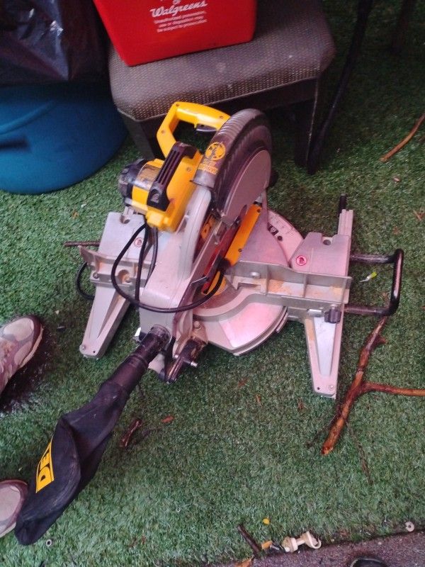 DeWalt 12" Compound Miter Saw