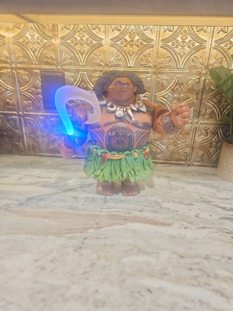 Disney Moana Maui Action Figure 14” Sing-Talking Doll w/ Fish Hook