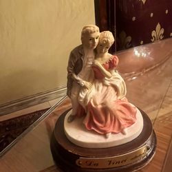 Vintage Satis-5 Da Vinci Collection Man And Lady Resin Small Figurine Sculpture