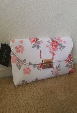 NWT! GUESS FLORAL CLUTCH W/ CHAIN