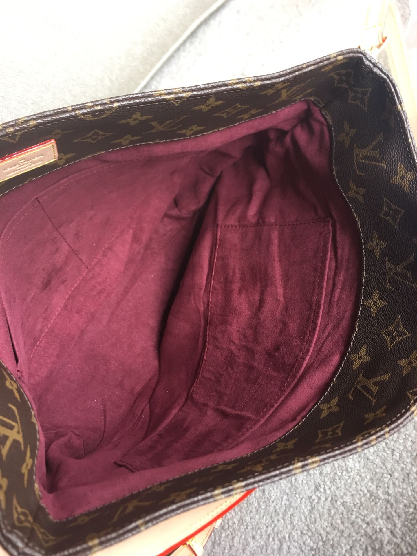 Louis Vuitton make up bags both in mint condition like new!!date codes  AR5106 and AR1145 for Sale in Bellflower, CA - OfferUp