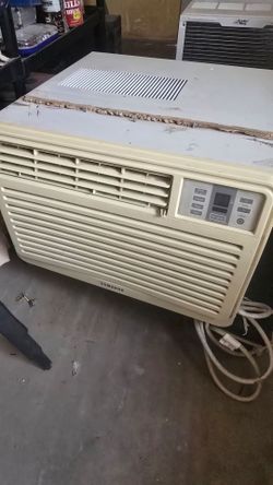 Samsung ac window unit works great 12300 btu Blows ice cold large unit