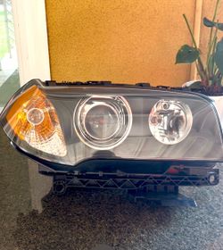 2004-2006 BMW X3 E83 - part# (contact info removed)6 Xenon Headlight Right Side USED GENUINE