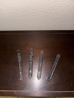 Headlight retainer