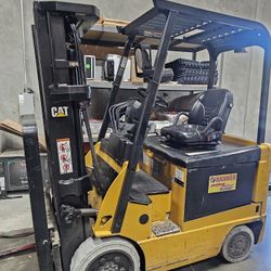 Caterpillar E5000 Electric  Forklift With Charger