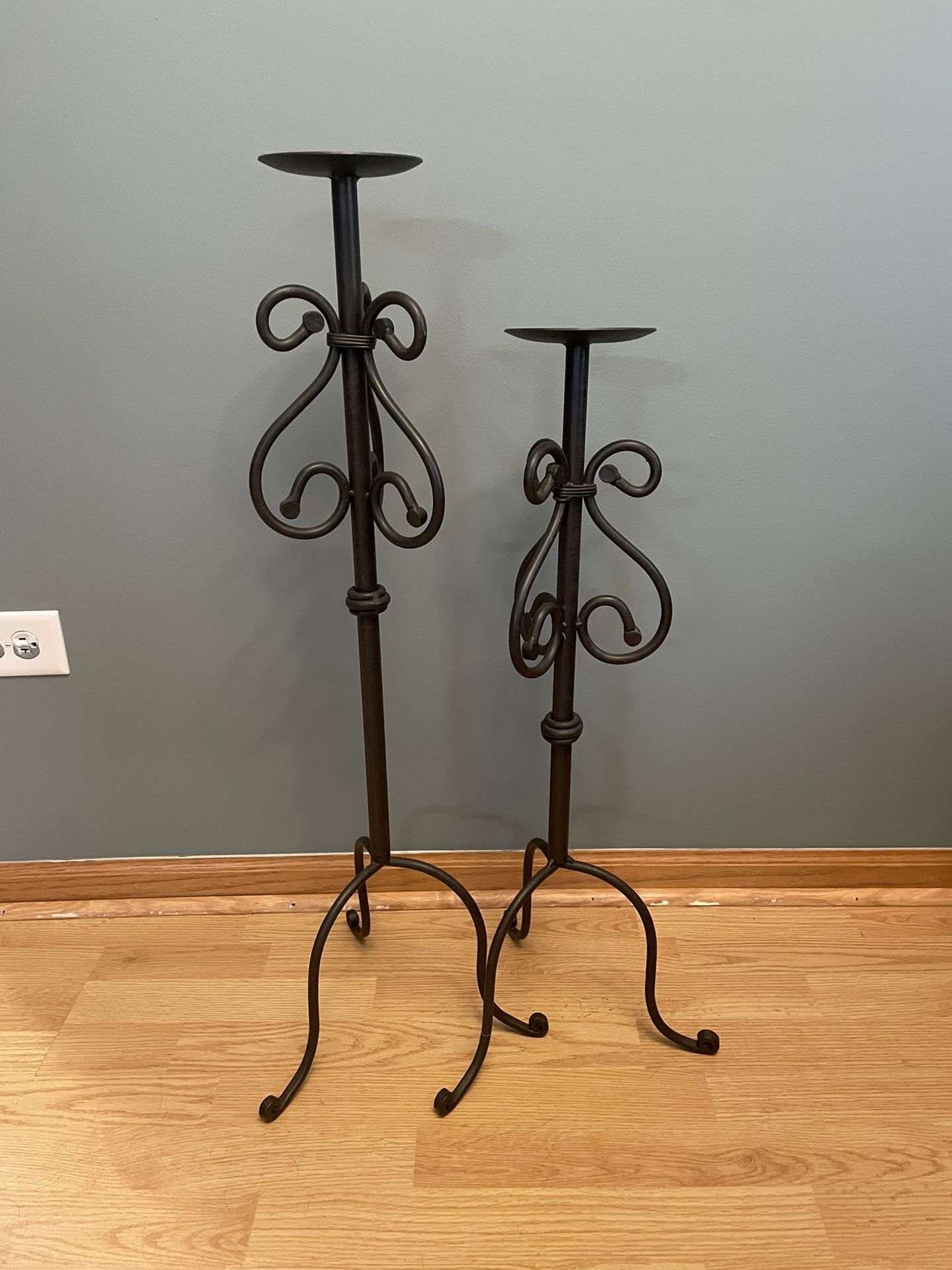 Iron Candle holders w/ Decorative Scroll Design