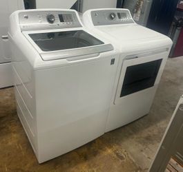 GE Washer and Gas Dryer Set