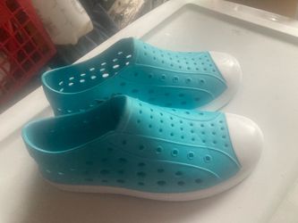 New Light Slip on shoes women’s size 9/10, water safe