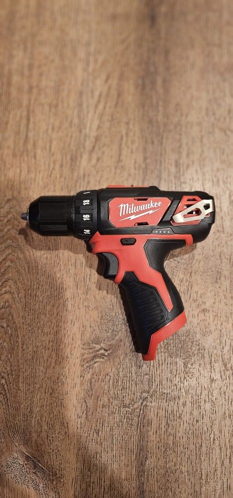 New Milwaukee 12-Volt 3/8 in. Drill/Driver (2407-20)