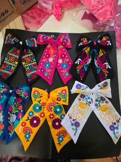 Moños bordados