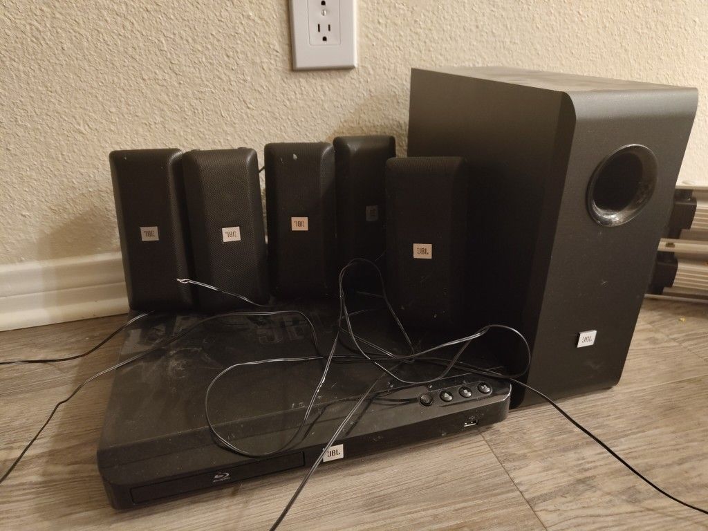 JBL Bluray 5.1 Surround Sound System With Subwoofer for Sale in Midway