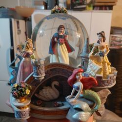 Snowwhite Snowglobe