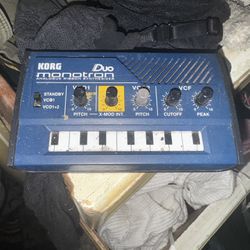 Korg Synthesizer 