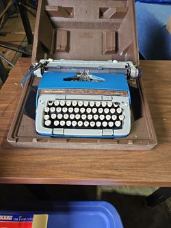 Smith-Corona Classic 12 Typewriter 