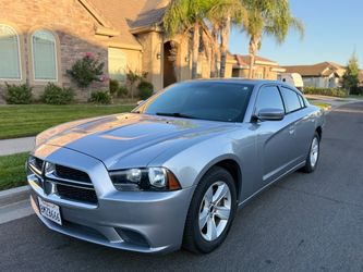 2014 Dodge Charger Silver 4-Door Sedan SE