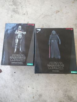 KYLO REN AND CAPTAIN PHASMA