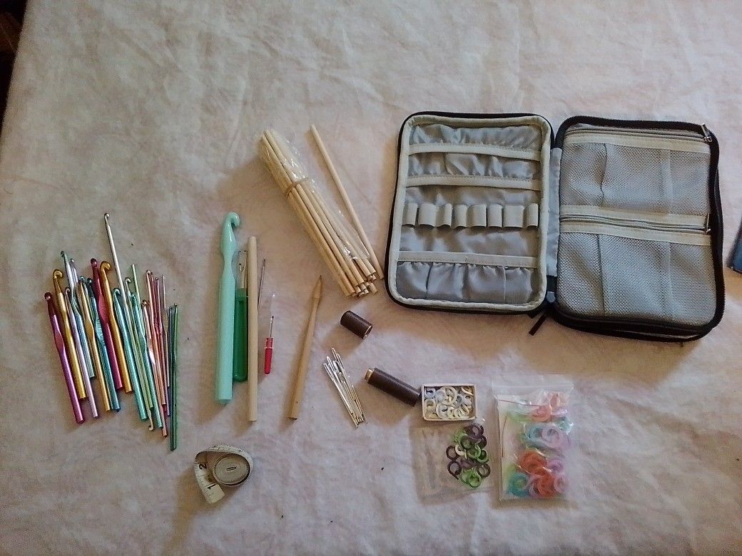 Crochet Accessories LOTS OF HOOKS ...Eyes /Pellets /Polyfil