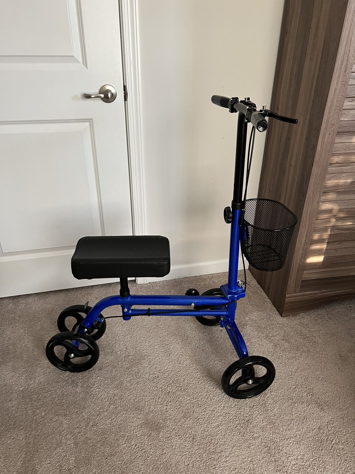 Knee Scooter With Basket