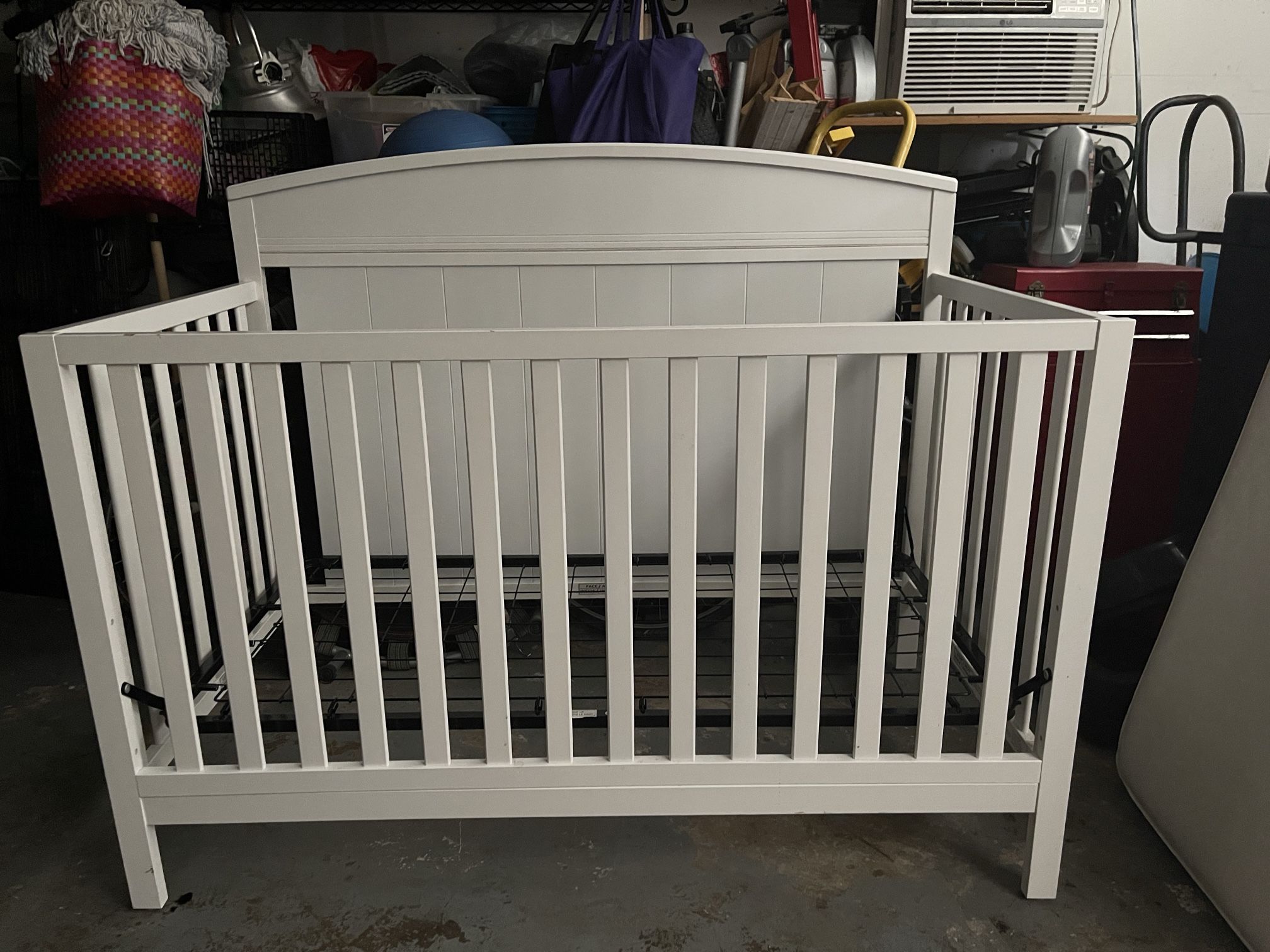 4-in-1 oxford baby crib