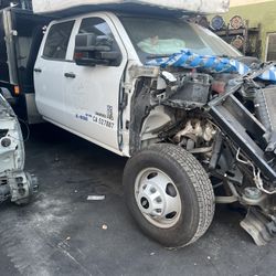 Chevy Silverado 3500 Dually Flat Bed For Parts 6.0 6l90 2018 Truck
