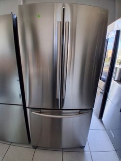 Samsung 32 in refrigerator