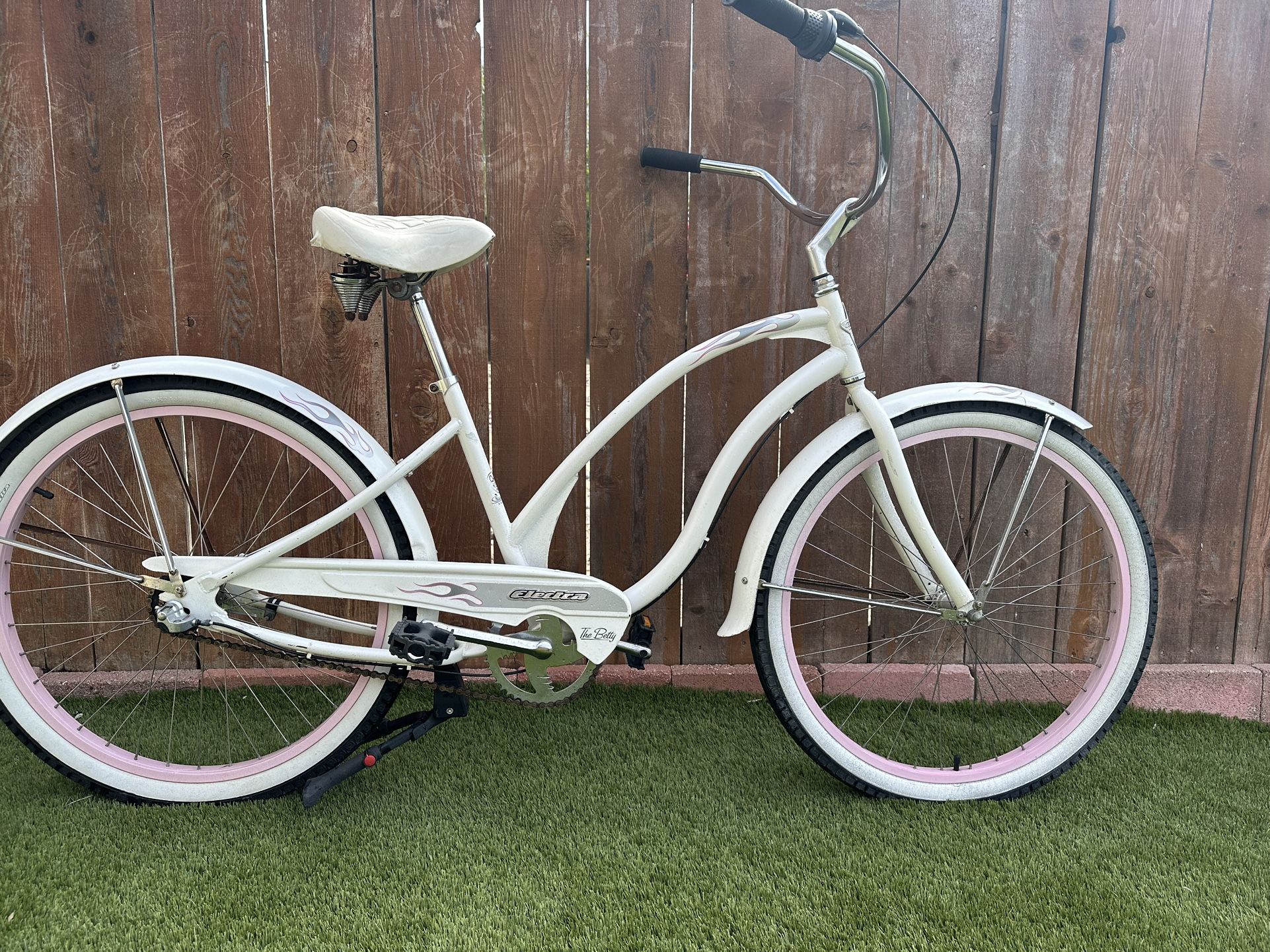 Electra Women 3 speed Beach Cruiser The Betty Model. Bright White with silver and Pink custom paint. Rides/Shifts like a dream. Lightly used.