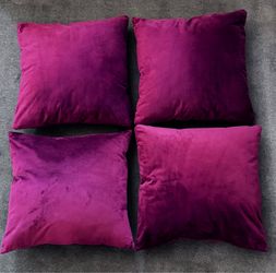 Moving out sale. Set of 4 Cushions + Cushion Covers