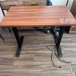 Electric standing desk - 40"x 20" - Mahogany Color