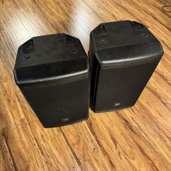 Pair JBL Eon 610 (One of them doesn't work) 