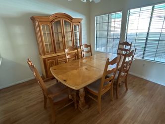 Gorgeous, solid Pinewood table & chairs and matching China cabinet