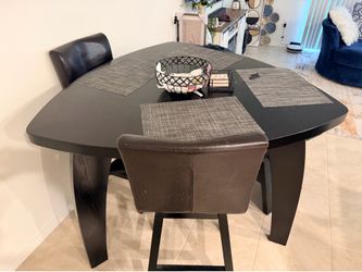 Dinning room table