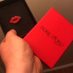 Valentine Kiss 💋 Pin 📌 $9