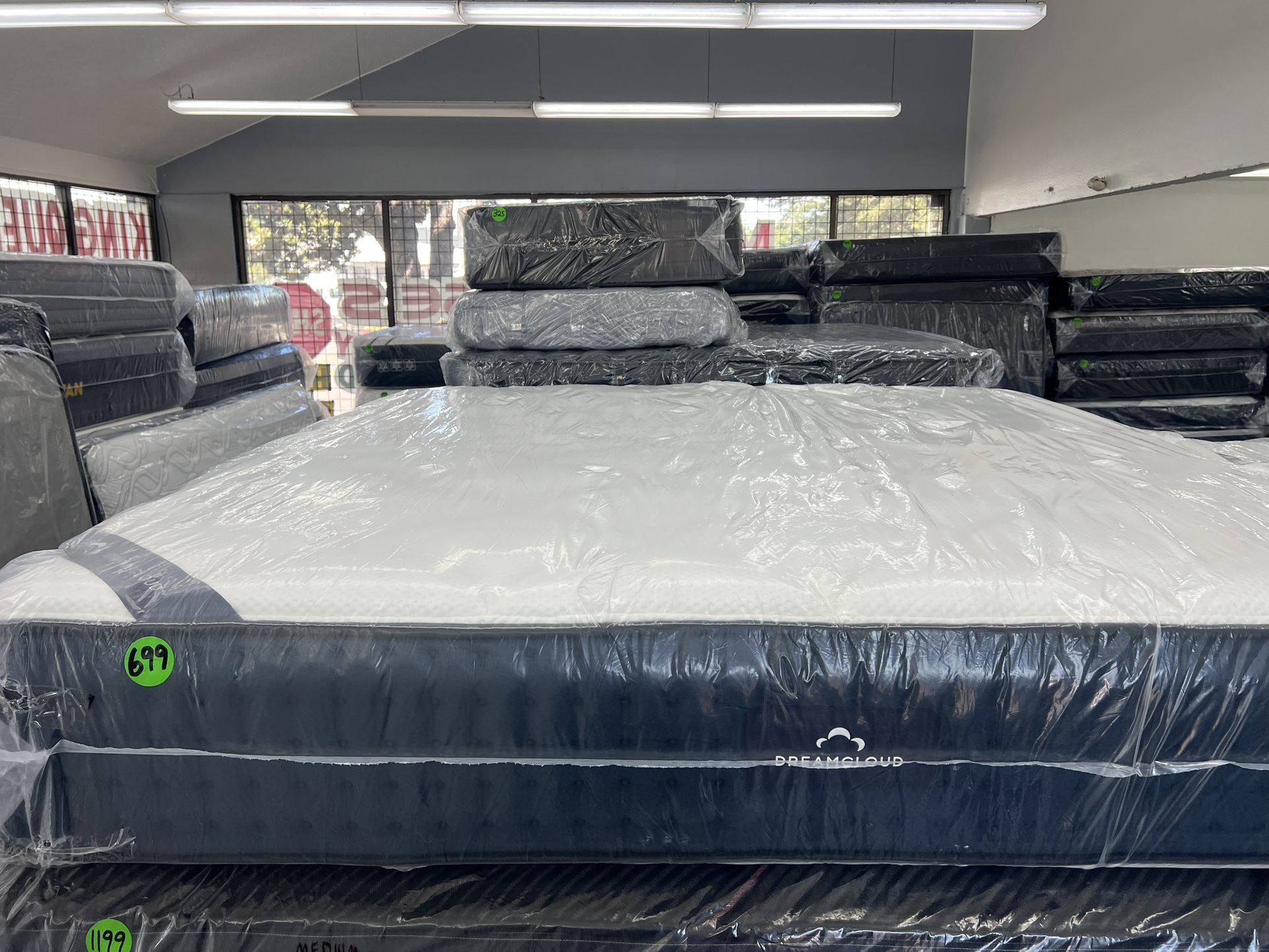 KING SIZE DREAMCLOUD MATTRESS & BOX SPRINGS BED SET