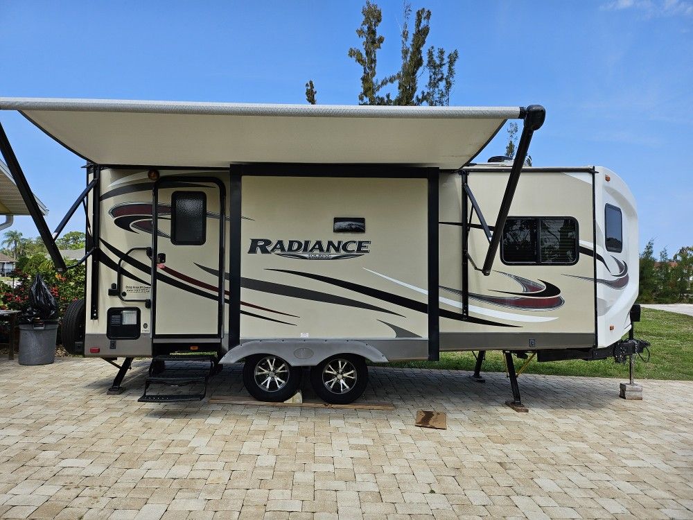 2017 Radiance Cruiser RV Corp Touring Edition 21VKS