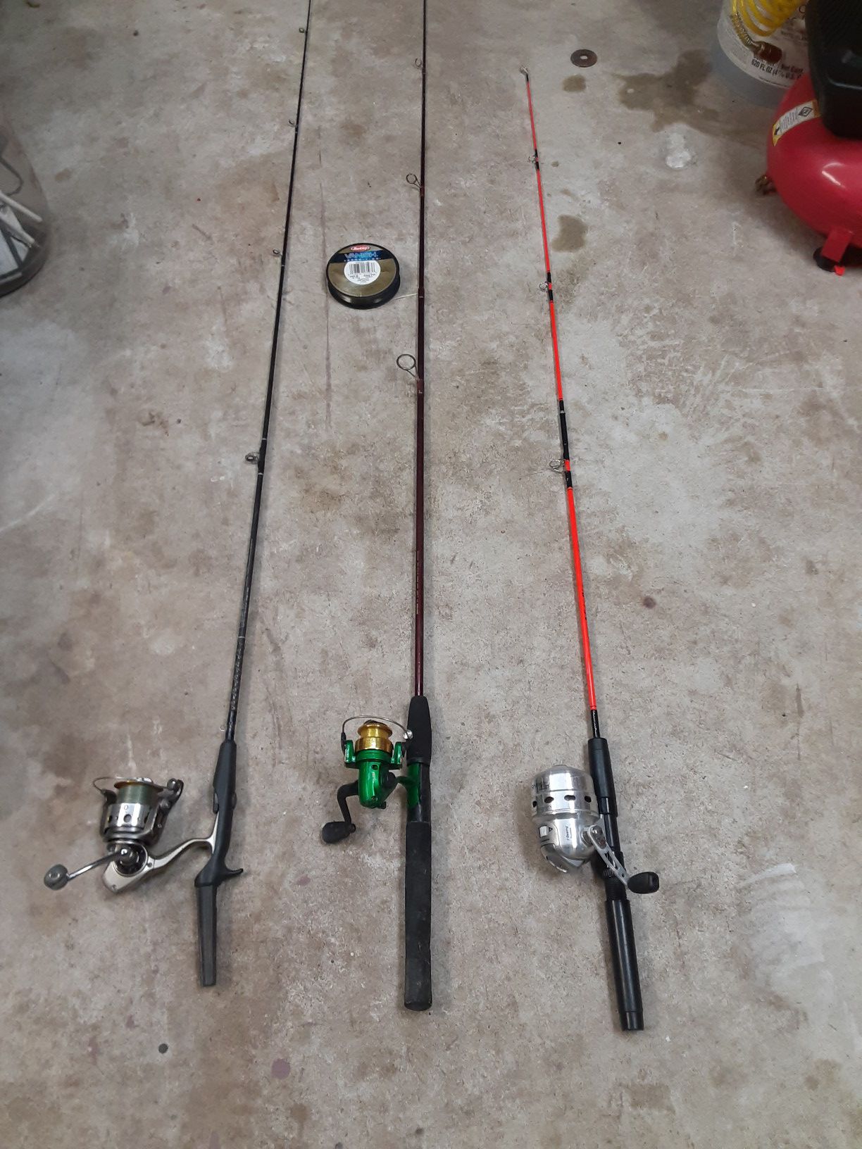 fishing poles kits (3 pack and spool line)