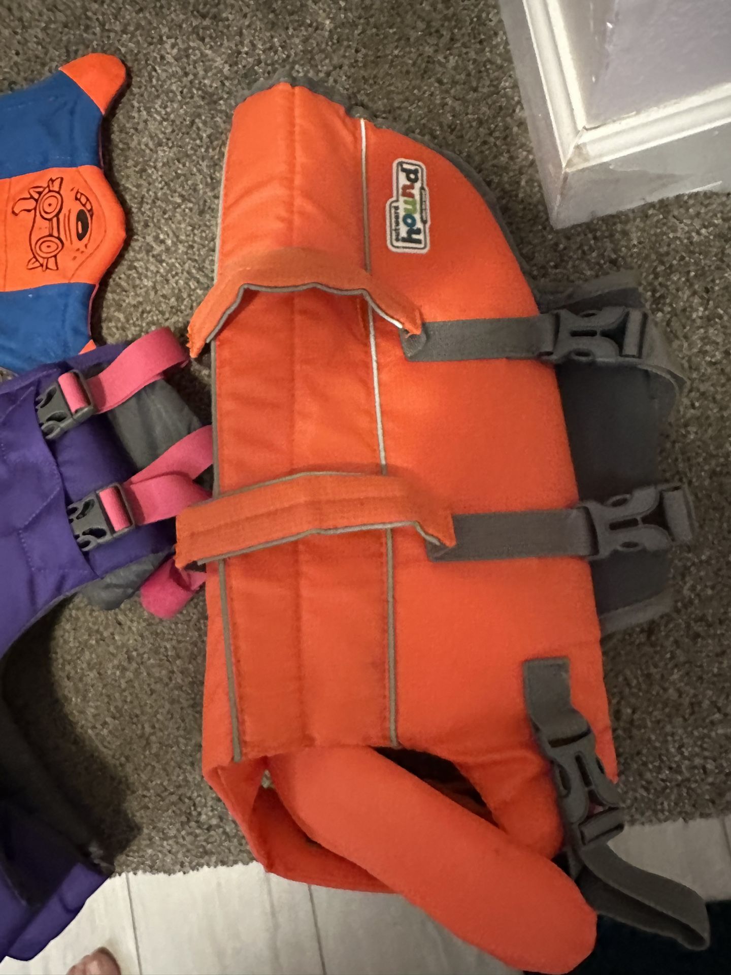 Large Life Vest For Dog Swimmers Plus Chuck it Throw Toy