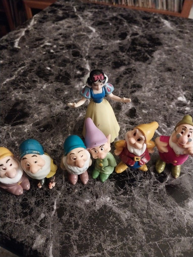 Snow White And The Dwarfs Collectables 