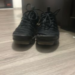 Vapor Maxes 8.5 Women